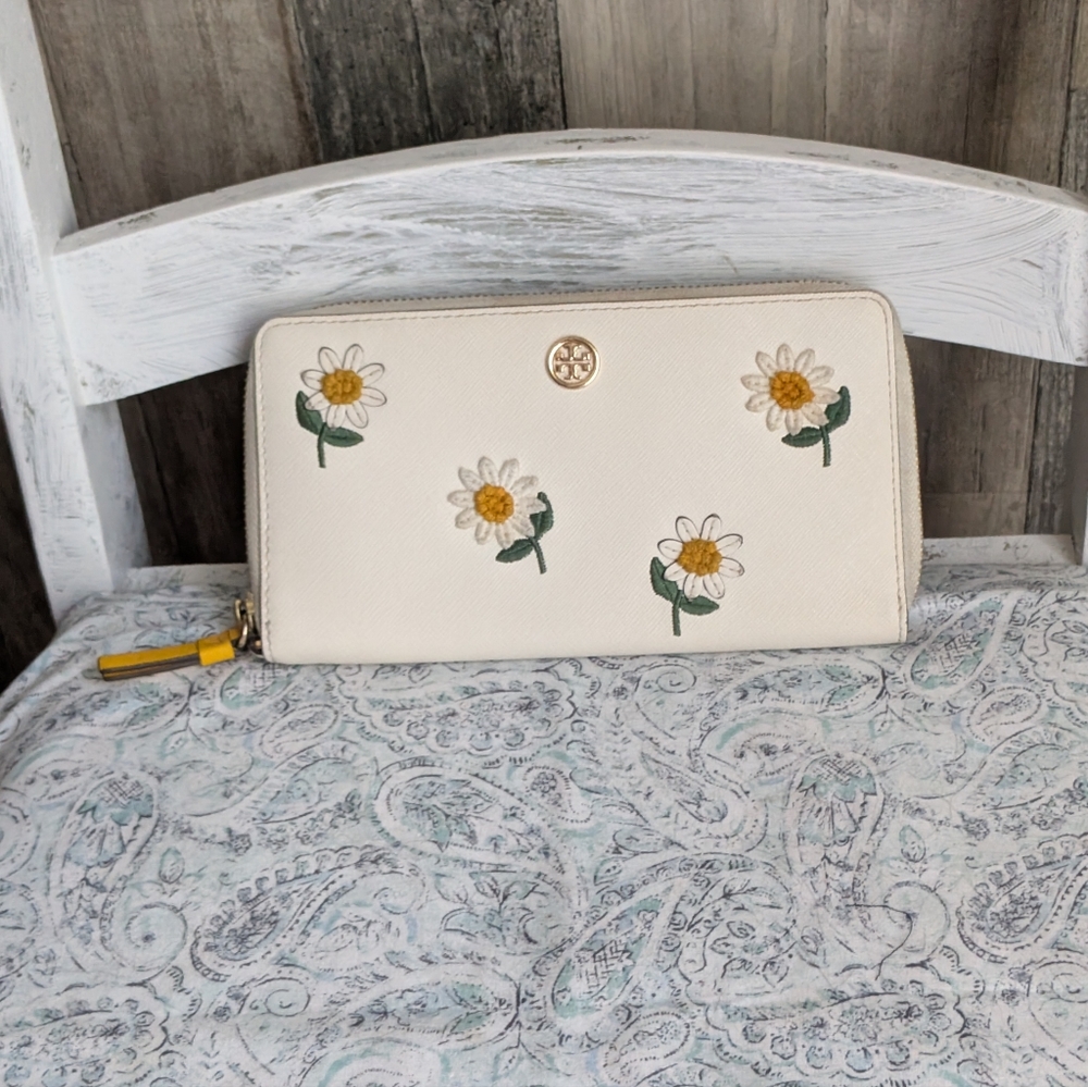 Tory Burch Daisy Wallet